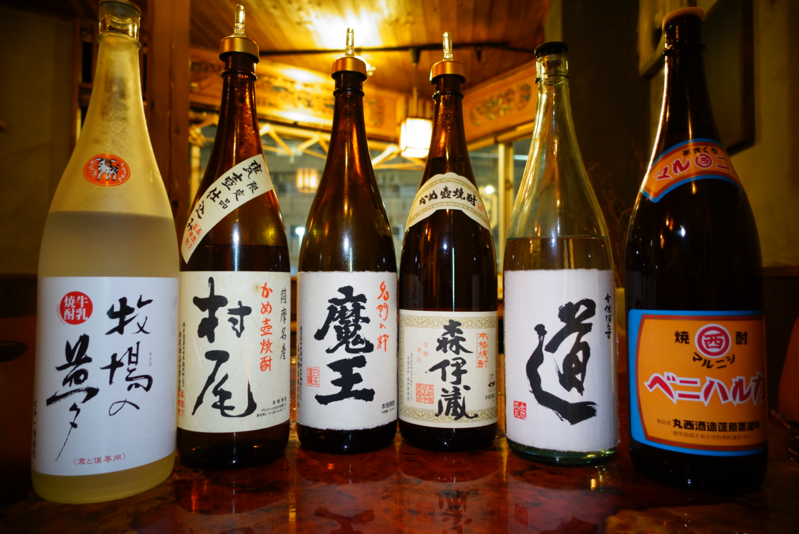 全国各地の焼酎50種以上を厳選常備